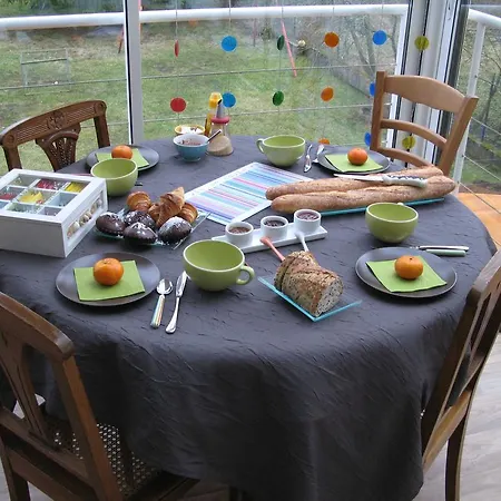 Les De L'ile Bed & Breakfast *